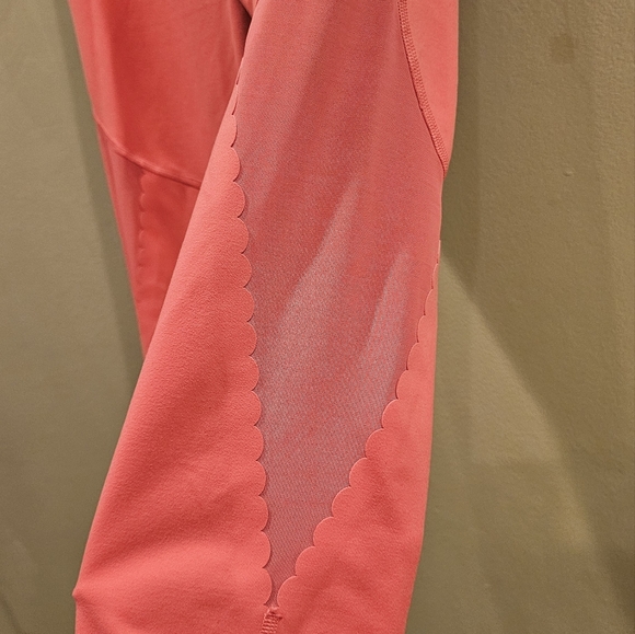 Victoria’s Secret Victoria Sport Capri Leggings - Picture 3 of 16